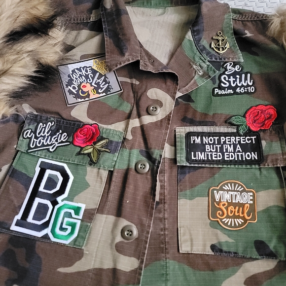 Custom Camouflage Jacket with Faux Fur Sleeves - Picture 6 of 9